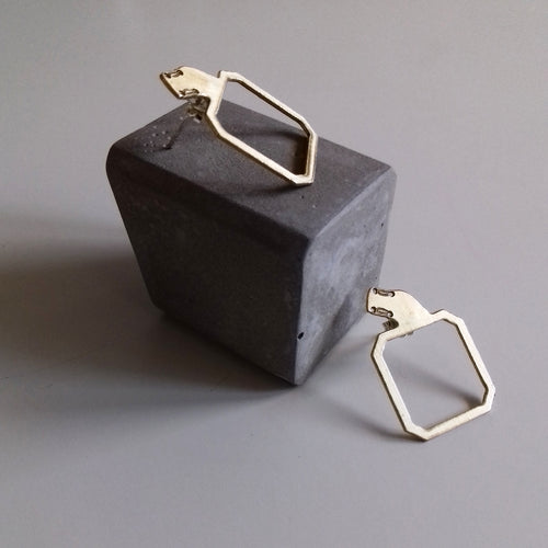 AMPHORA square earrings